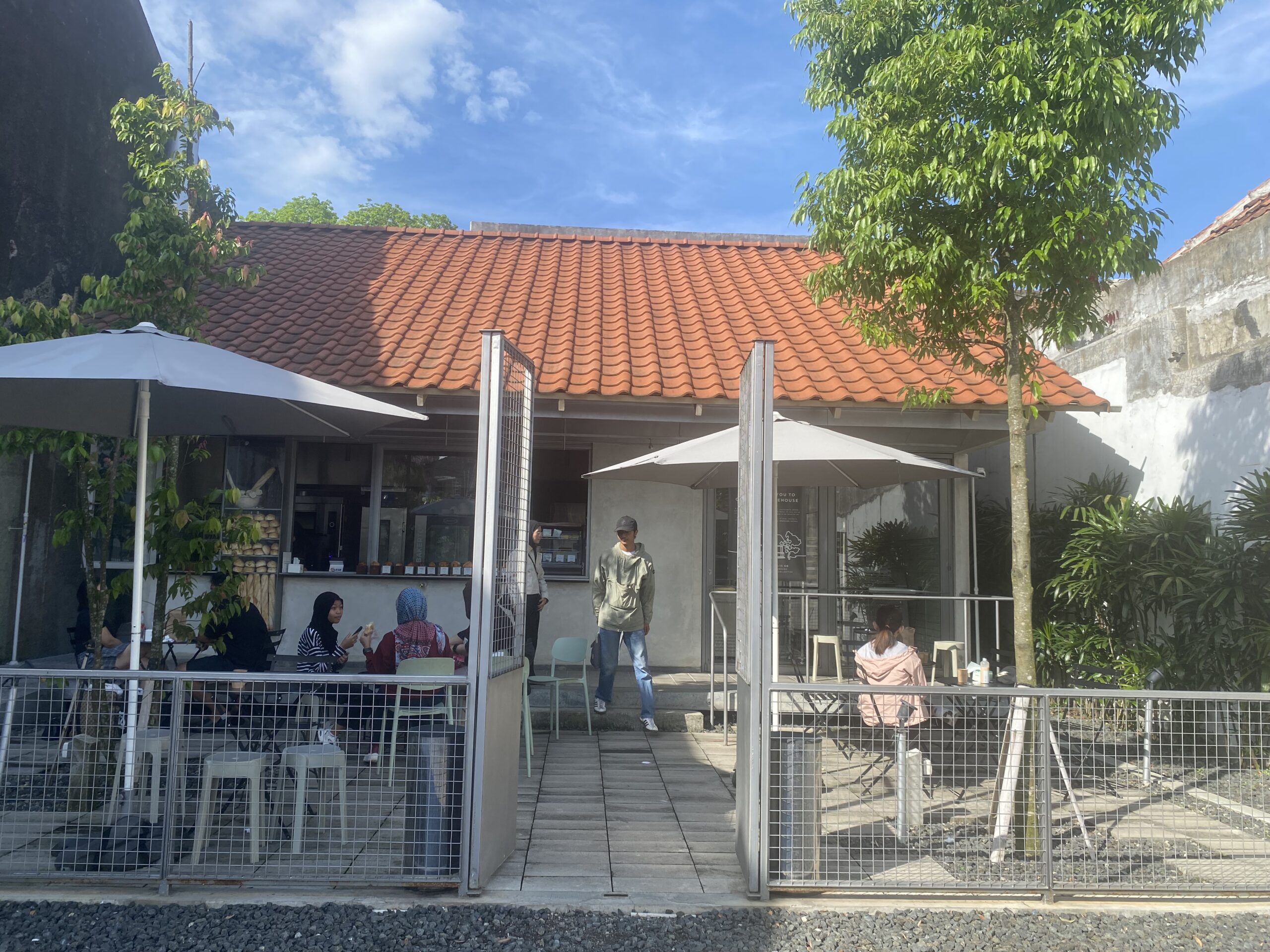 Little SUGU : Cerita dari Sudut Autentik Tjihapit